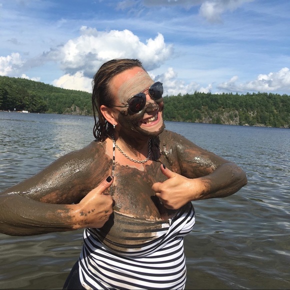 Meet your Posher, Jenn - Picture 1 of 1